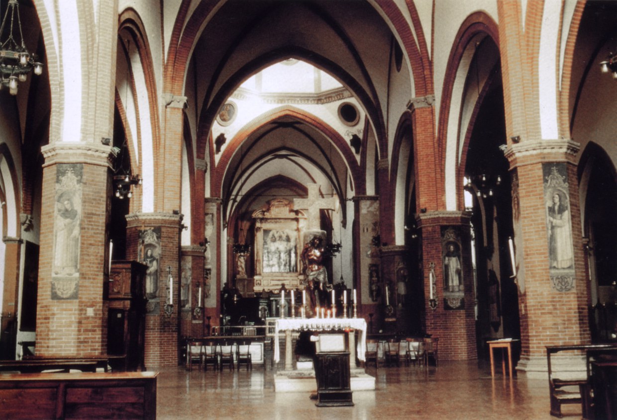 Fotografia dell'interno dell'attuale chiesa di San Giovanni in Monte