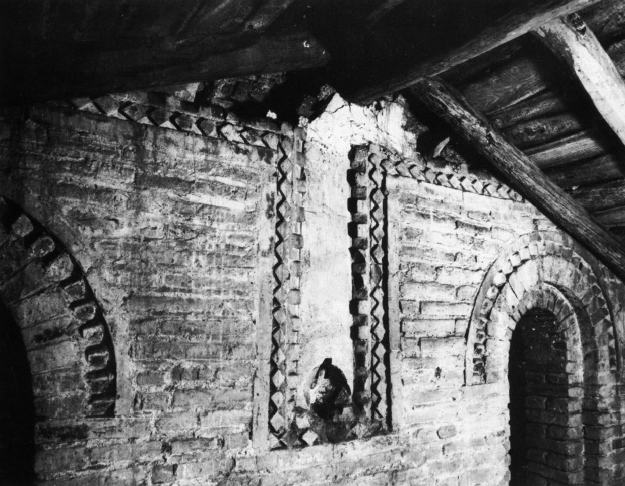 Fotografia che ritrae i resti della chiesa quattrocentesca